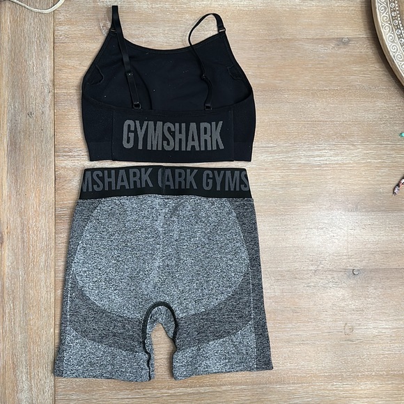 Gymshark padded workout top and shorts - Picture 2 of 3